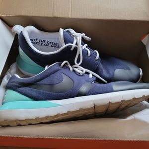 Women's Nike Sneakers - Teal & Navy